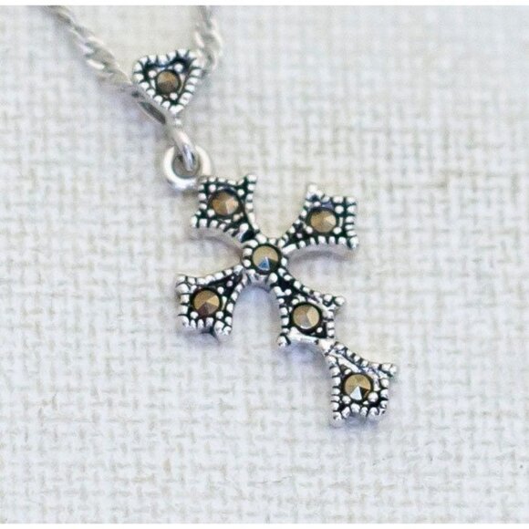18 inch, Vintage Silver Tone Intricate Stylized Cross Necklace - J1 - Picture 1 of 3